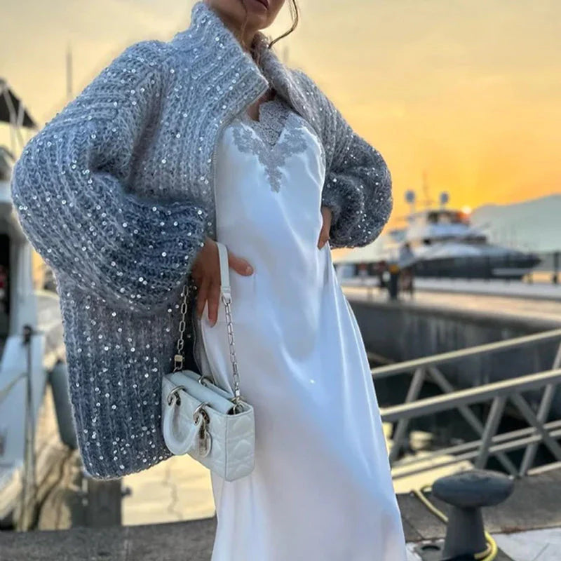 Jednofarebný pletený sveter s flitrami