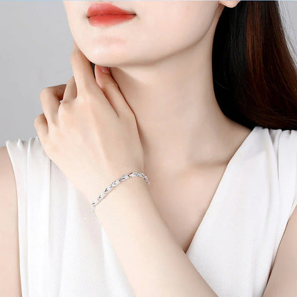 🔥Kúp 1 získaj 1 zadarmo🔥Elegantný náramok s lesklou ďatelinou