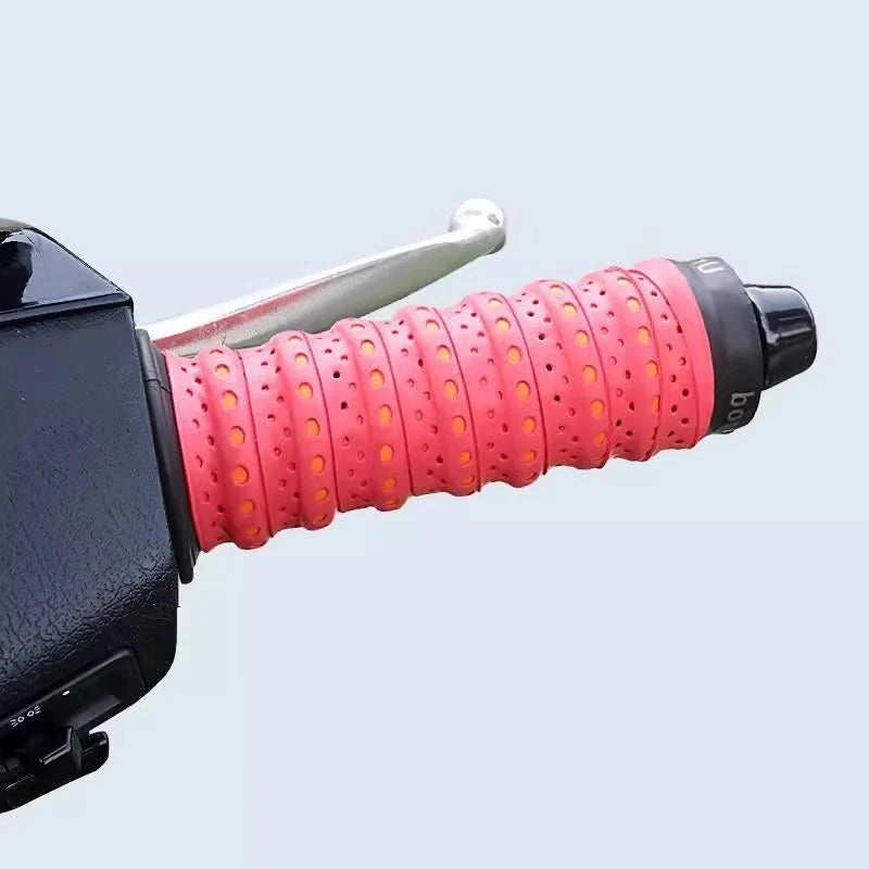 【🔥Kúp 1 a získaj 1 zadarmo🔥】Protišmyková mäkká silikónová páska na riadidlá motocykla