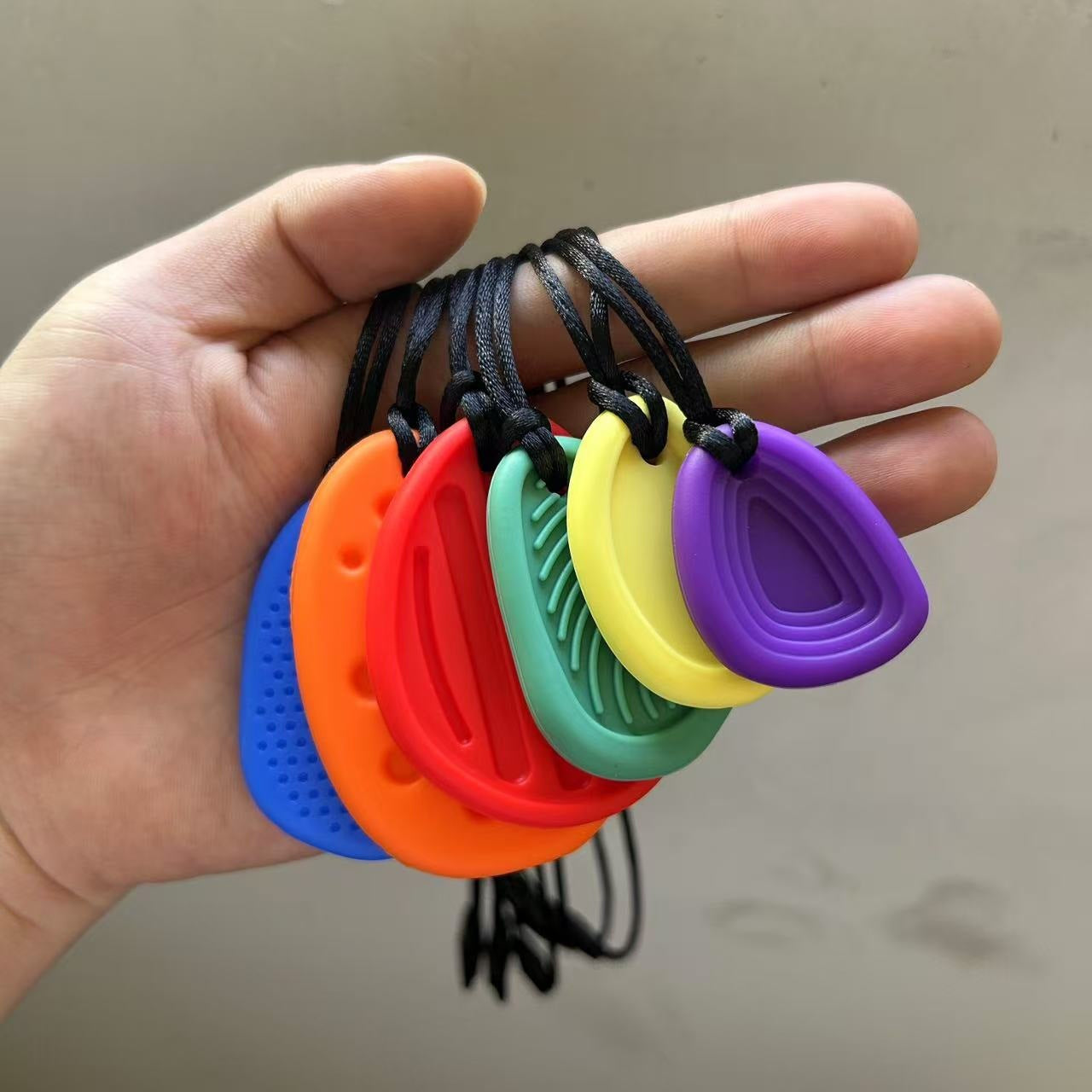 【🧘 Pomáha zmierniť stres, osviežuje myseľ a ľahko sa prenáša!】Detské senzorické kamene