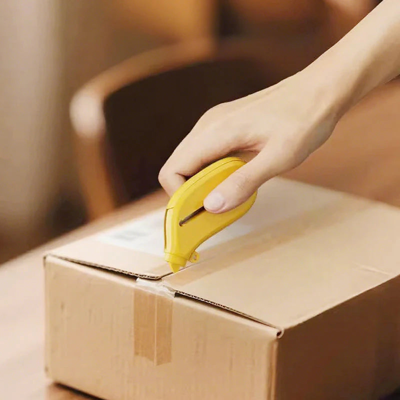 （🔥Kúp 1 získaj 1 zadarmo🔥）3 v 1 zasúvateľná mini škrabka na ovocie a nôž